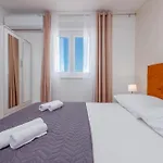 Mareni Zadarvillas *